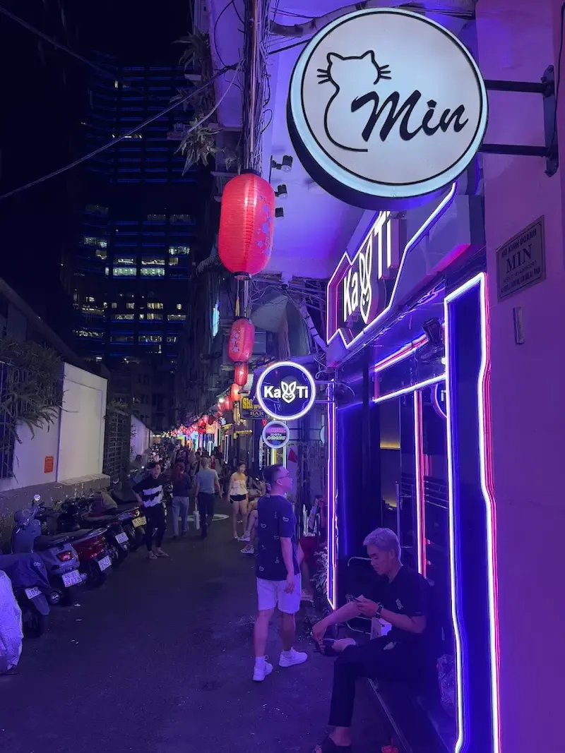 There Are Tons of Japanese Theme Bars in the Saigon Japan Town