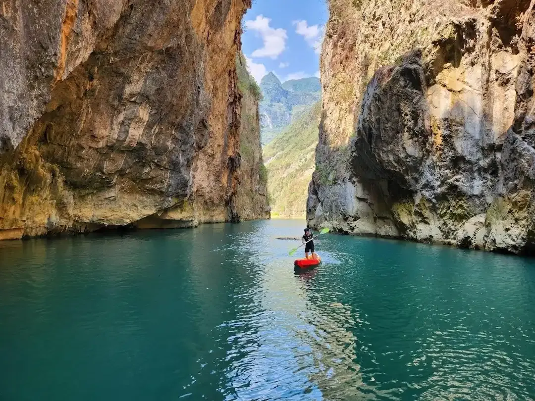 Rafting in Nho Que River in Ha Giang