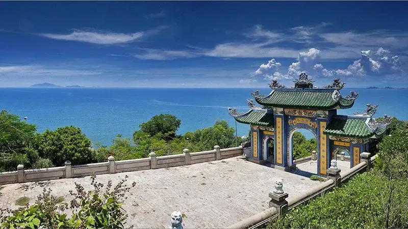 a Goregous Gate Leading up to Linh Ung Pagoda